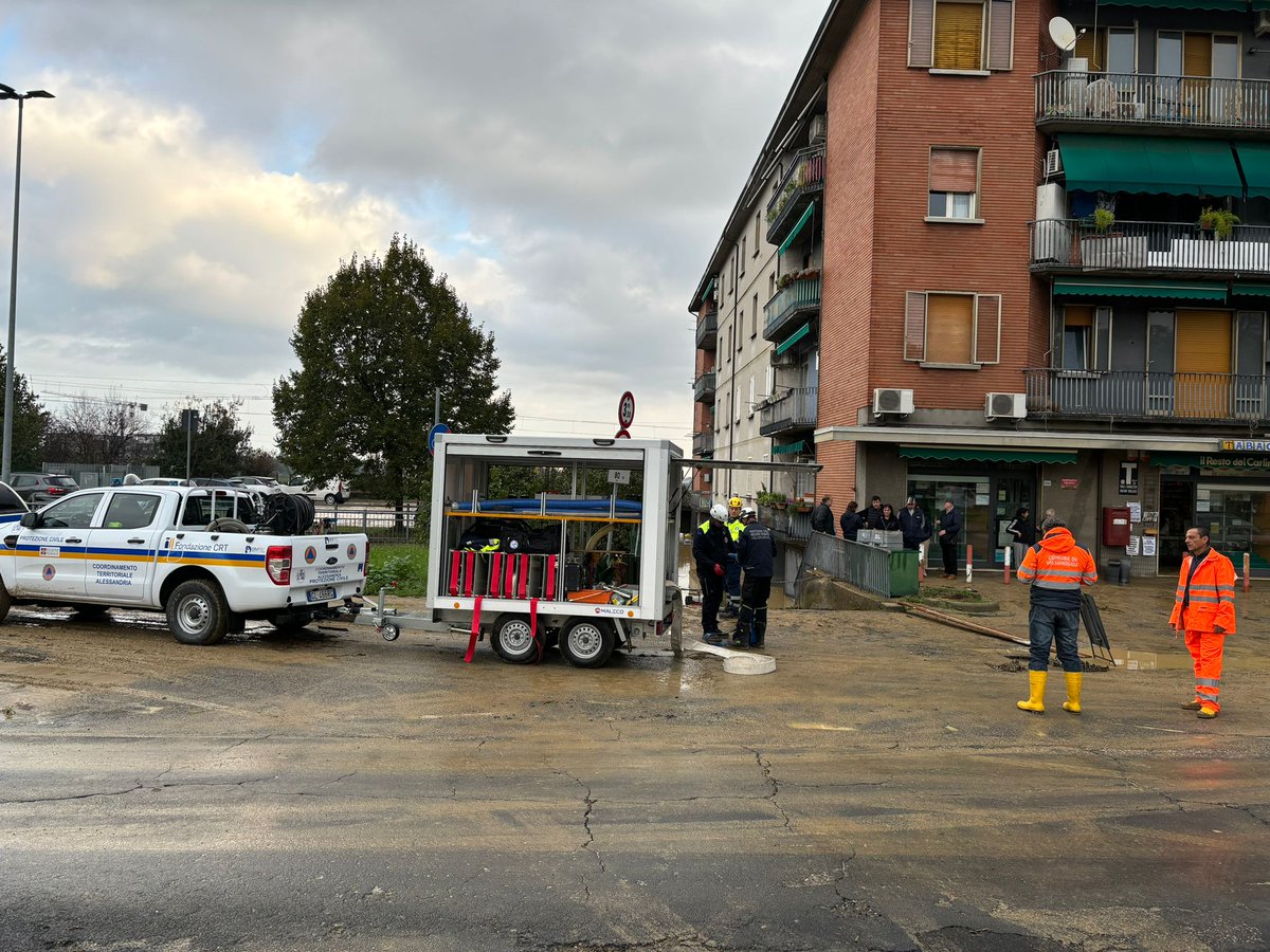 ProCivPiemonte's tweet photo. #maltempo #EmiliaRomagna Quattro squadre del Coordinamento regionale del Volontariato di #protezionecivile del #Piemonte dotate di quattro moduli di pompaggio della Colonna mobile stanno prestando la loro opera a #Valsamoggia (#Bologna). https://t.co/RrxooAug0j