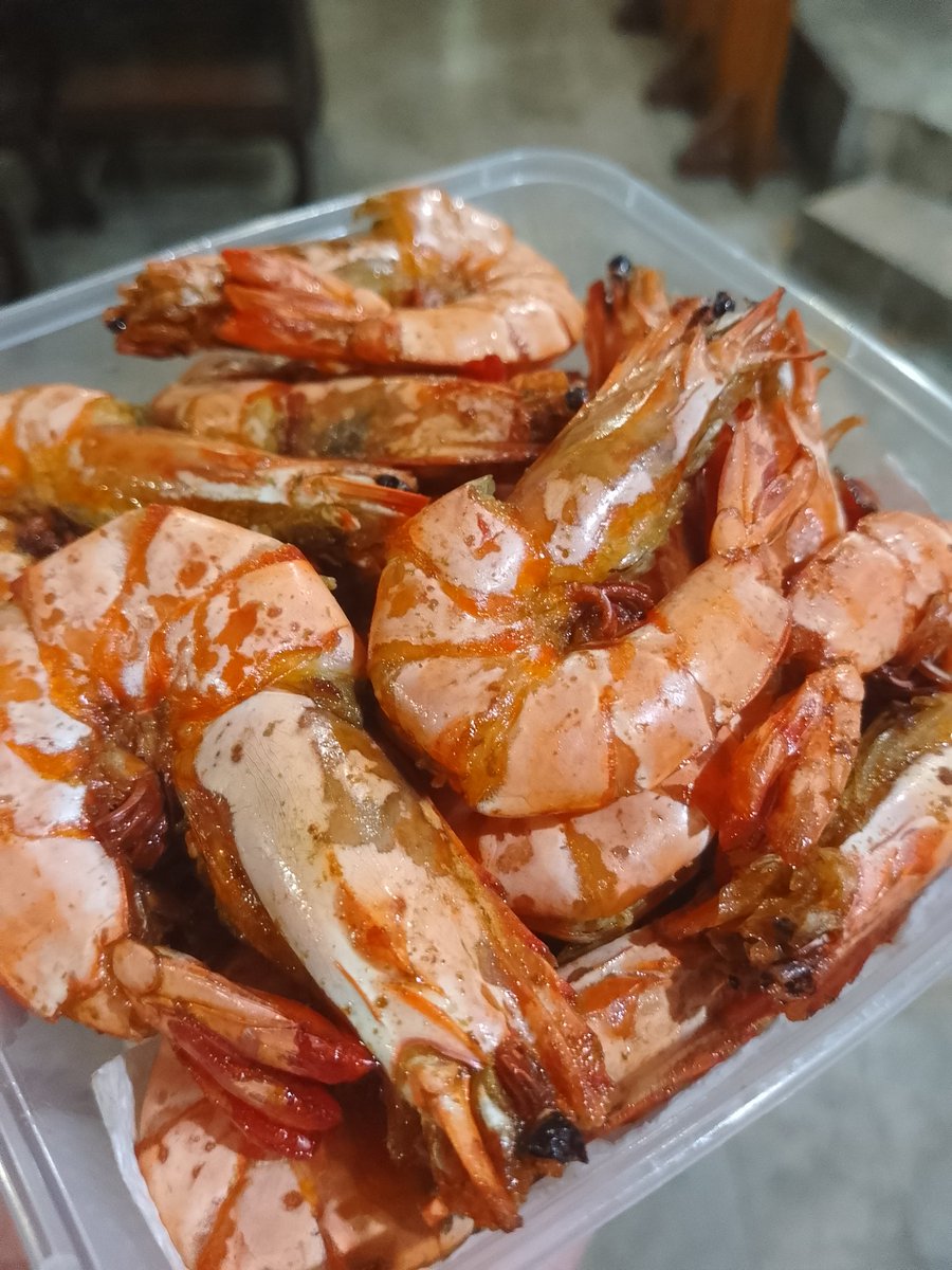 Udang windu goreng mentega (saus dipisah)
