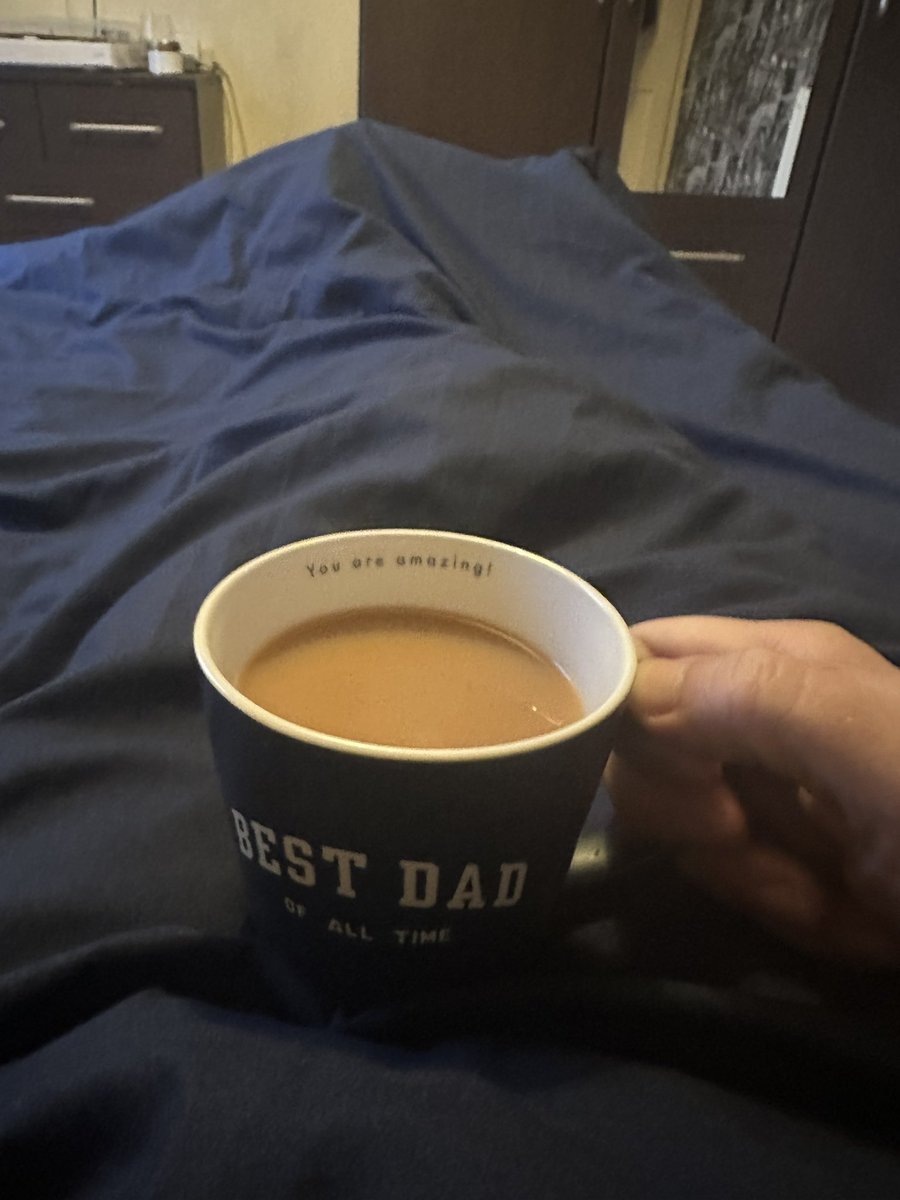 PMRandy's tweet photo. Morning world.
Urgh! It’s gloomy and rainy outside. 🌧️
So I think I will stay in bed a little longer, with tea and bed head. 😂
#LazySunday
#TeaRules https://t.co/Km7yLaW1LA