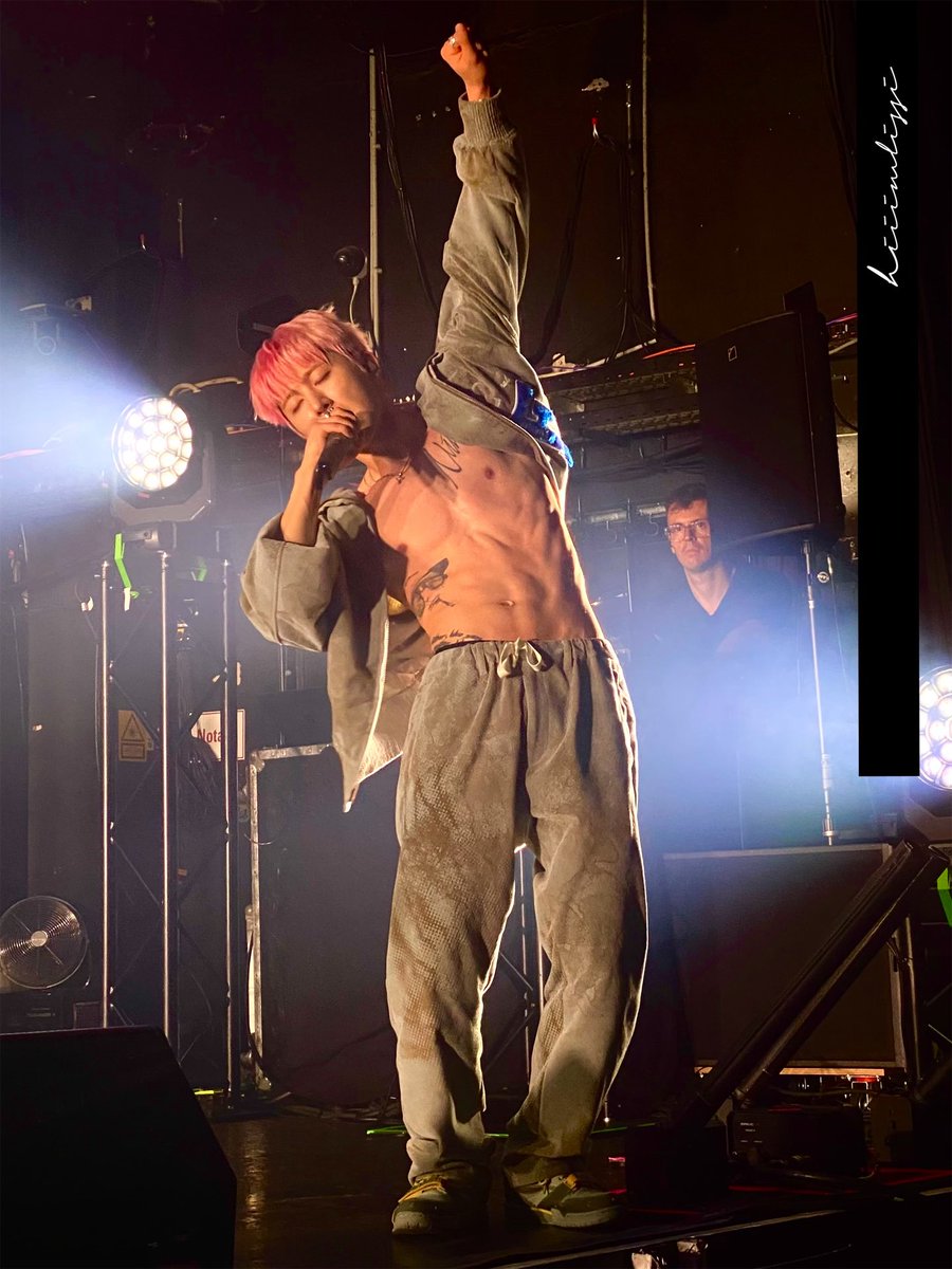 hiiimlissi's tweet photo. 🥵🔥🥵🔥🥵🔥

#BI #HANBIN #HYPEUPinEUROPE #HANBINinHAMBURG https://t.co/QtrI73dDZe