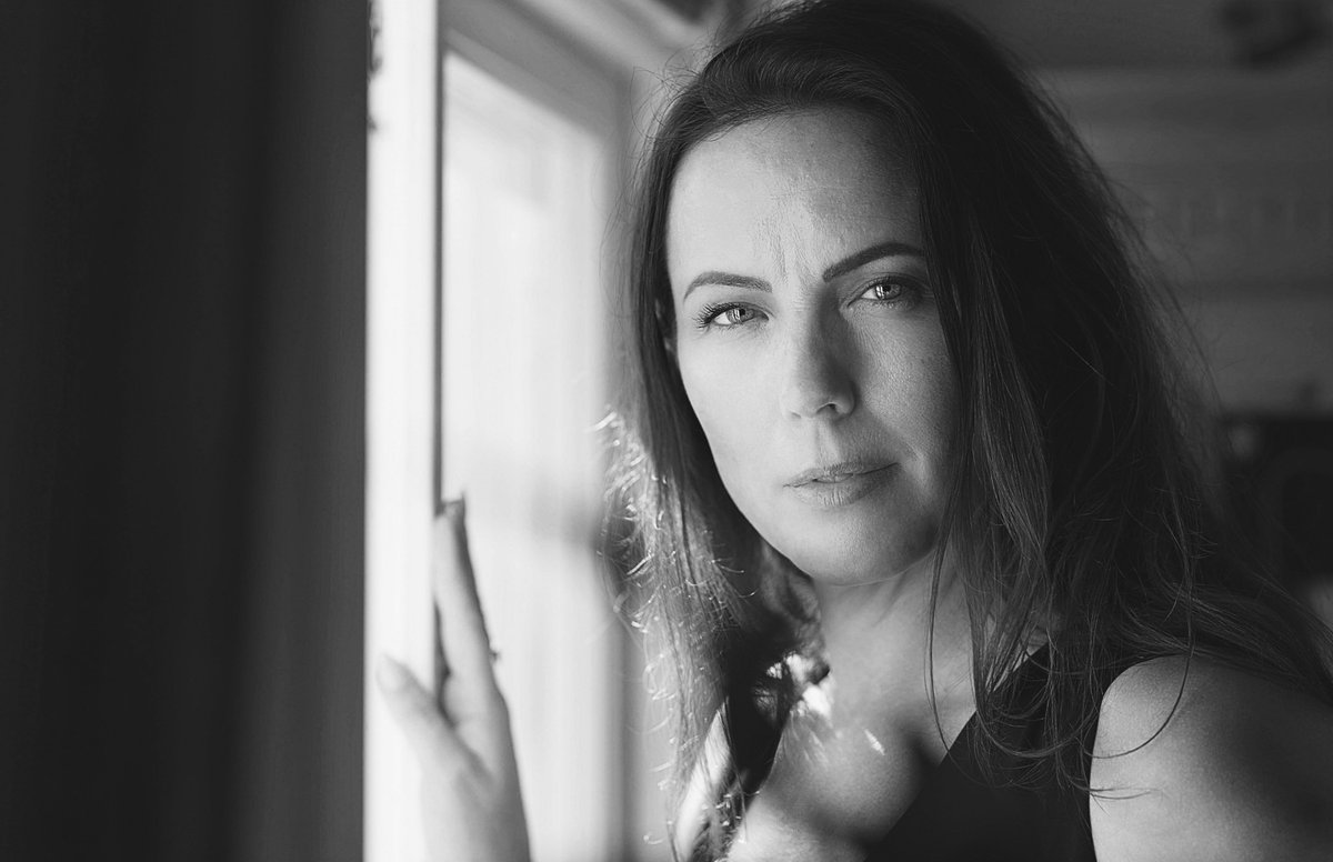 JeelsPhoto's tweet photo. window shoot with model Susanna  
pictures taken with Sony A7RII and Sigma 1.4 HSM ART 105mm 
#FashionModel #beautygirl #fashionphotographer #model #fahion #photographer #photoshoot #lifestyle #window https://t.co/mBNCcR22Wi