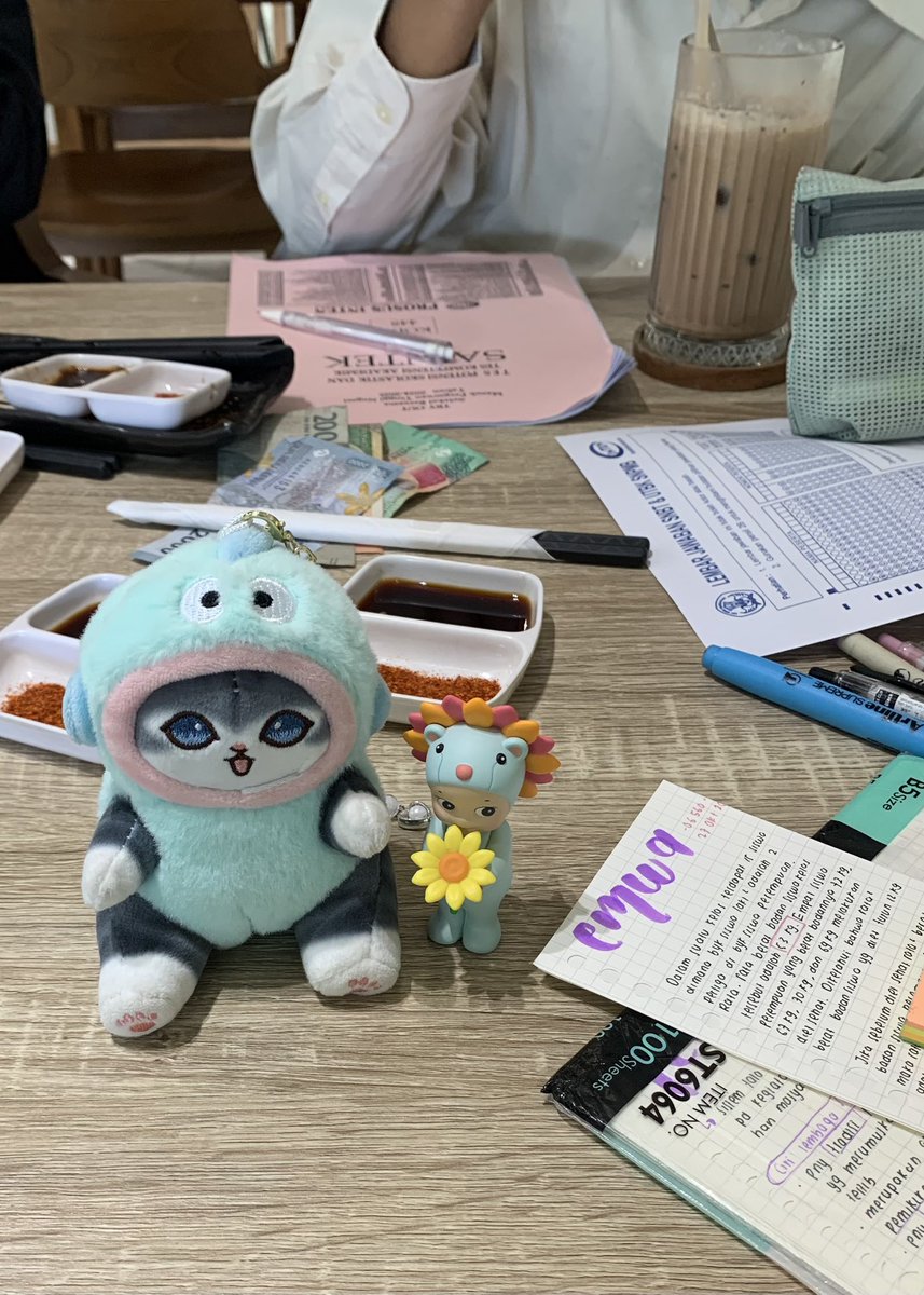 kaifelatteee's tweet image. gloomy sunday study sesh 🛌 ᶻ 𝗓 𐰁 .ᐟ