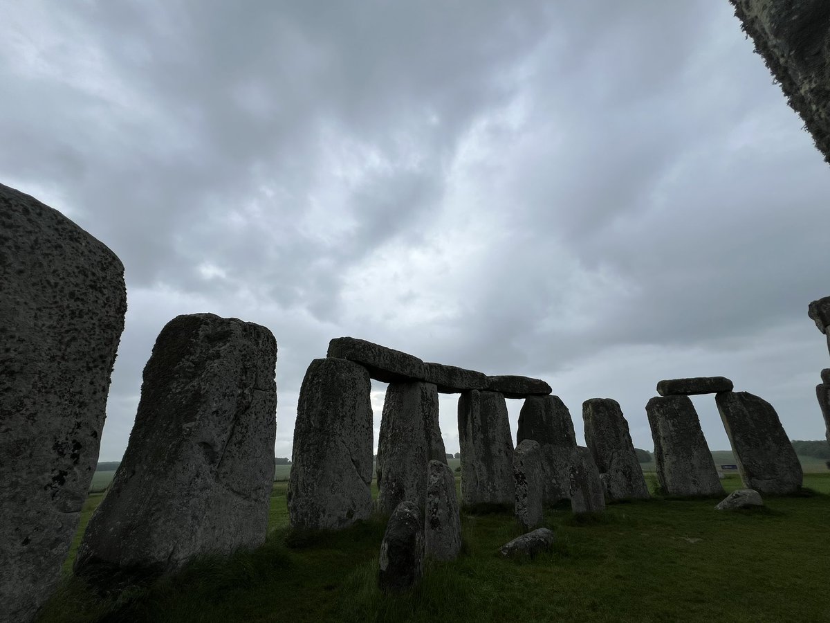 ST0NEHENGE's tweet photo. Sunrise at Stonehenge today (20th October) was at 7.40am, sunset is at 6.03pm 🌨️🌫️ https://t.co/ds5aGtisU0