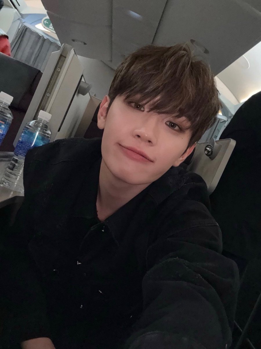 ZB1_official's tweet photo. _💌

가을이라 마음이 한참 공허할 때 제로즈가 있어서 추운 날씨 따뜻함으로 채울 수 있는 것 같아! 절대 가을 타는 거 아니고 ㅎㅎ 추운 날씨 펭귄처럼 서로 붙어서 잘 보내자~🐧
오노추! 박효신 선배님 - 겨울소리

#KIMTAERAE #김태래 
#ZEROBASEONE #ZB1 #제로베이스원 https://t.co/iyAJW9cFpe