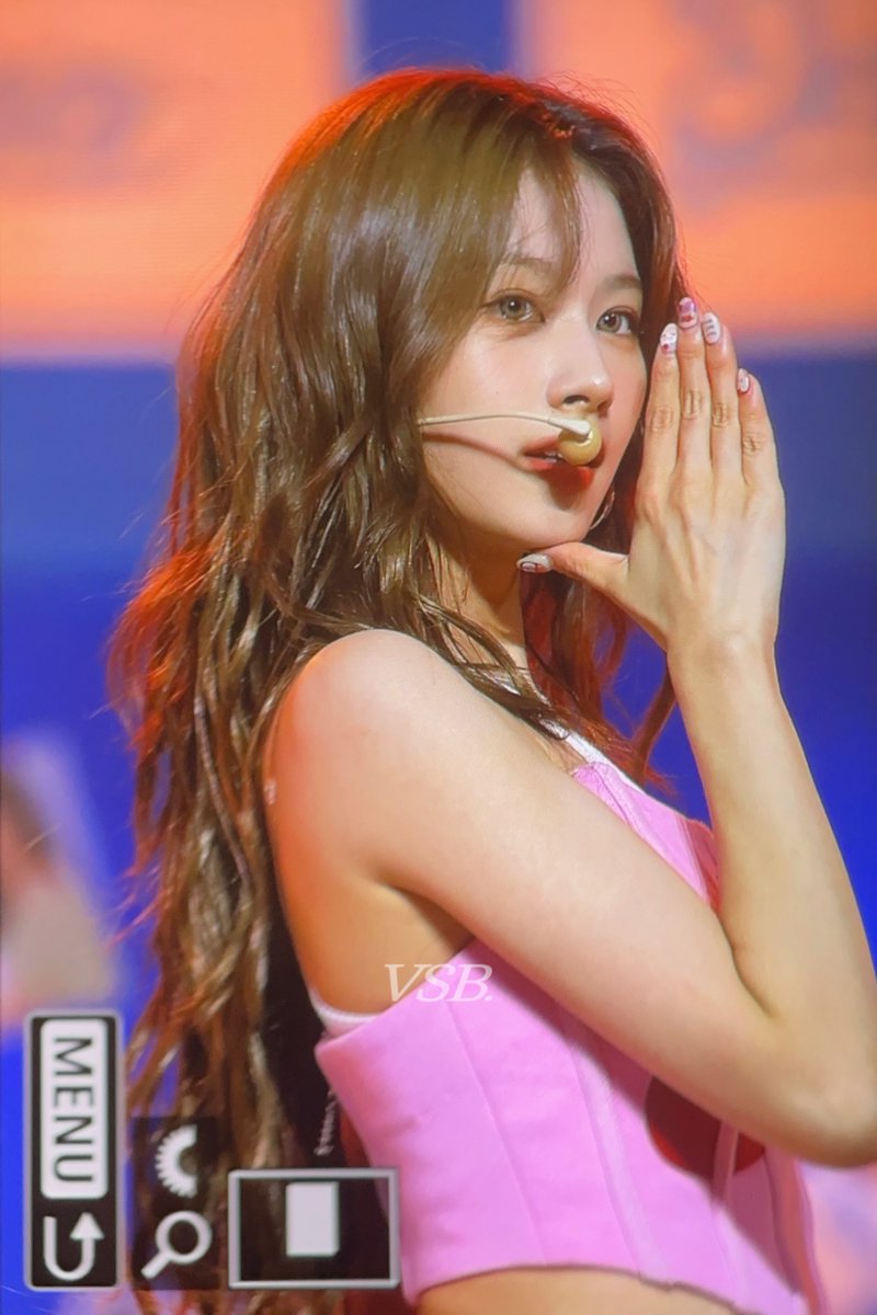 VSB_1229's tweet photo. 241020 팬미팅 1회차

김사나 너 미친거야... 

#트와이스 #TWICE #사나 #SANA #サナ https://t.co/czJxrHAKJQ