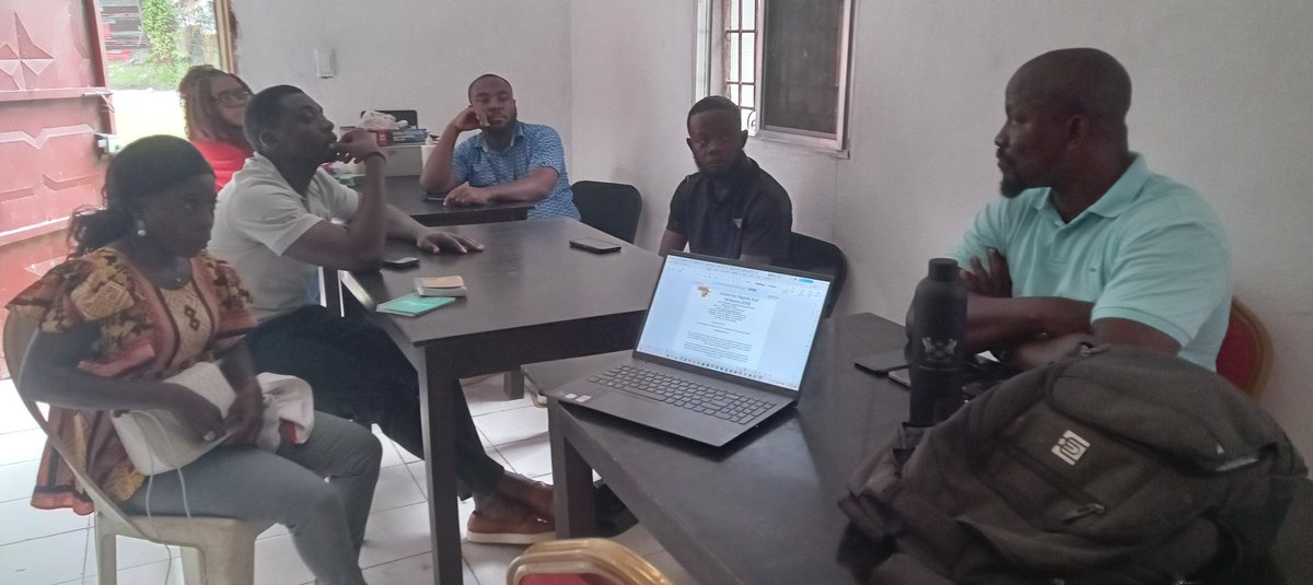 cdi2019's tweet photo. Staff capacity building training held at Center For Dignity and Inclusion CDI 's Office in NTA Community,  Monrovia,  Liberia conducted by Accountability Lab Liberia  Many thanks to our paasionate and dedicated Mentor  in Mr. Lawrence Yealue for committing your service to us https://t.co/33pEIfzH6p