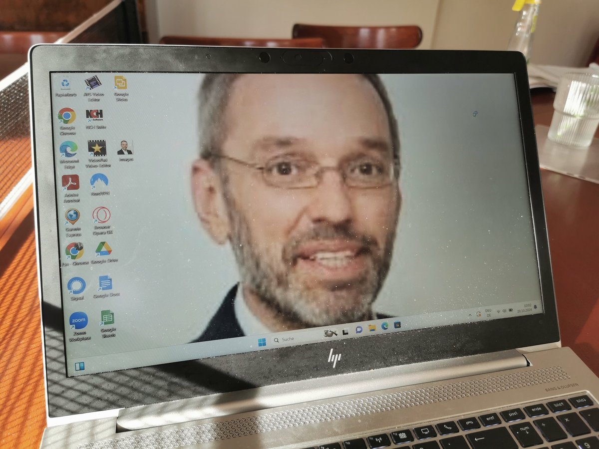Mein neuer Hintergrund. Mein Sohn hat einen feinen Humor...
