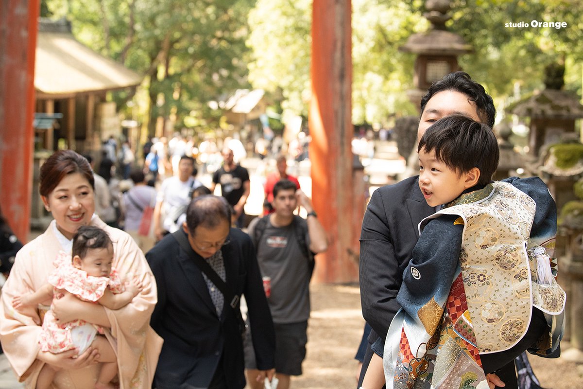 少しずつ涼しい日が多くなり、お宮参りや七五三のご祈祷が本格的に始まりました！
そこで注意していただきたいのが、駐車場…。
特に春日大社はこの時期本当に混み合うので、お気をつけください。
微力ながらの解決方法をブログに書きましたので、ご参考ください◎
s-orange.jp/news/nara-kasu…
#出張撮影