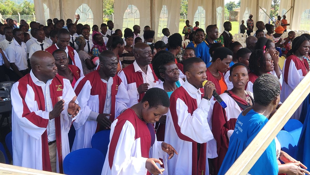 coufamilytv's tweet image. The community, various schools, and choir are providing excellent representation at the Busoga Prayer Week. ⛪️ #BusogaPrayerWeek #CommunitySpirit #FaithAndUnity