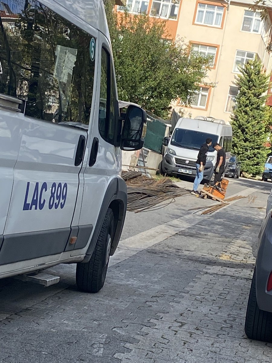 sametsakar's tweet photo. @atasehirbld Bahsettiğiniz tebligattan sonra sokak girişini kapatmışlar tamamen. https://t.co/KMeXSrp4b4