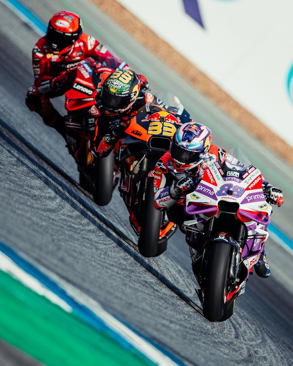 KTM_Racing's tweet photo. Last year's #ThaiGP was one for the ages. 🔥

We can't wait to return to the Chang International Circuit this weekend for round 18. Lesssss'go, team!

#KTM #ReadyToRace https://t.co/EZeH8xbhuf