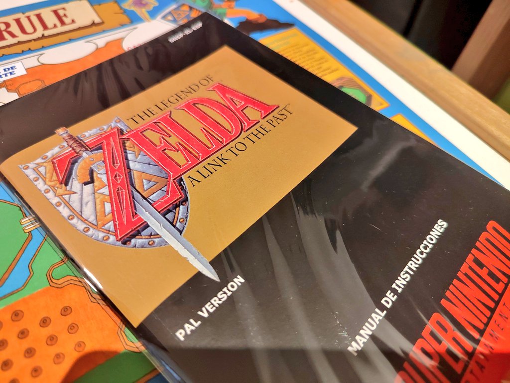 CajasRepro's tweet photo. Terminando cositas que salen mañana #Zelda #Snes https://t.co/s8kFTWWb8r