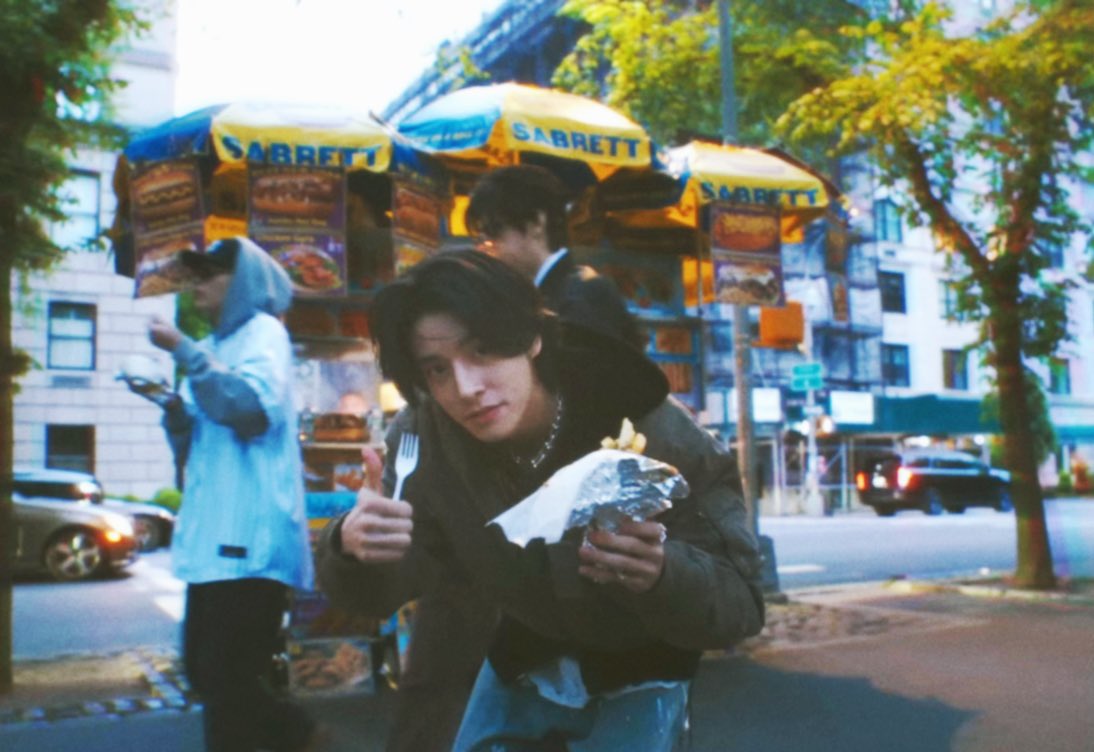 1115gallery's tweet photo. Jake &amp; foods 🎬🖤

#JAKE #제이크 #엔하이픈_제이크 
#ENHYPEN_JAKE @ENHYPEN_members https://t.co/7iSuWuudgt