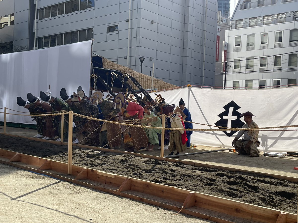 info_theiere's tweet photo. 先日、日本橋で行われた小笠原流の流鏑馬。　#流鏑馬 #小笠原流 #日本橋 #馬 https://t.co/X640rAbbom