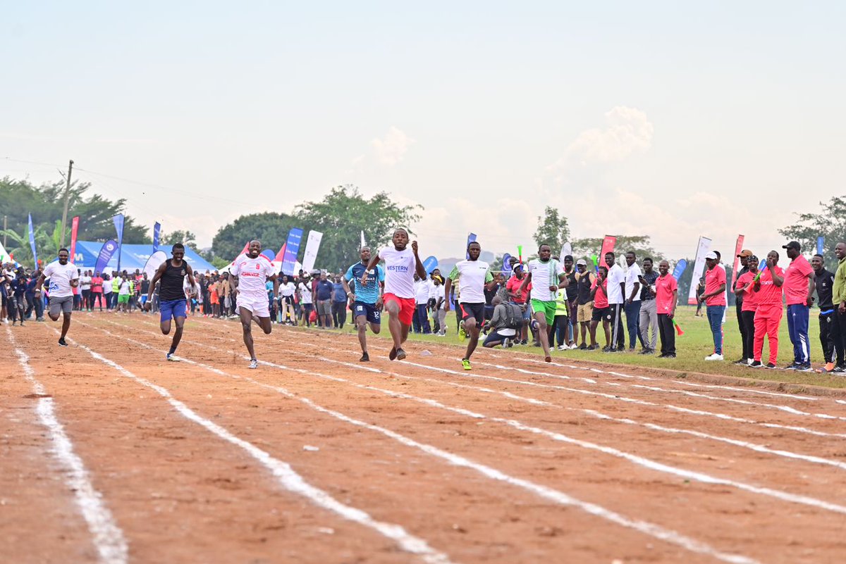 ibfsUg's tweet image. The Men's Races are heating up!

🏃‍♂️🔥 It's neck and neck as bankers give it their all, racing towards the finish line!

Who will claim victory in this fierce showdown?

 Stay tuned for the final dash! 💥🏅

#MensRace2024 #BankersInAction #NeckAndNeck #RaceToTheFinish