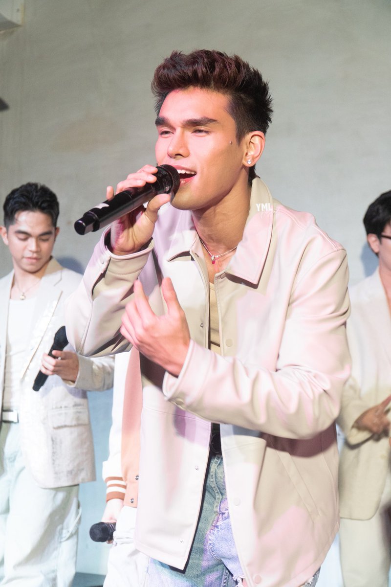 YMLPlugged's tweet photo. 1/2 Thank you 143 for making Day 2 possible! Here are some solo shots of Yes My Love from the 2nd day of their sold-out showcase.
@143yesmylove #143YesMyLove #AllForOne143YML #YMLshowcase #YMLx143collab @ZamoraBri_ @JoshAdornado @mylove_jeff https://t.co/PRNSrUuXIy