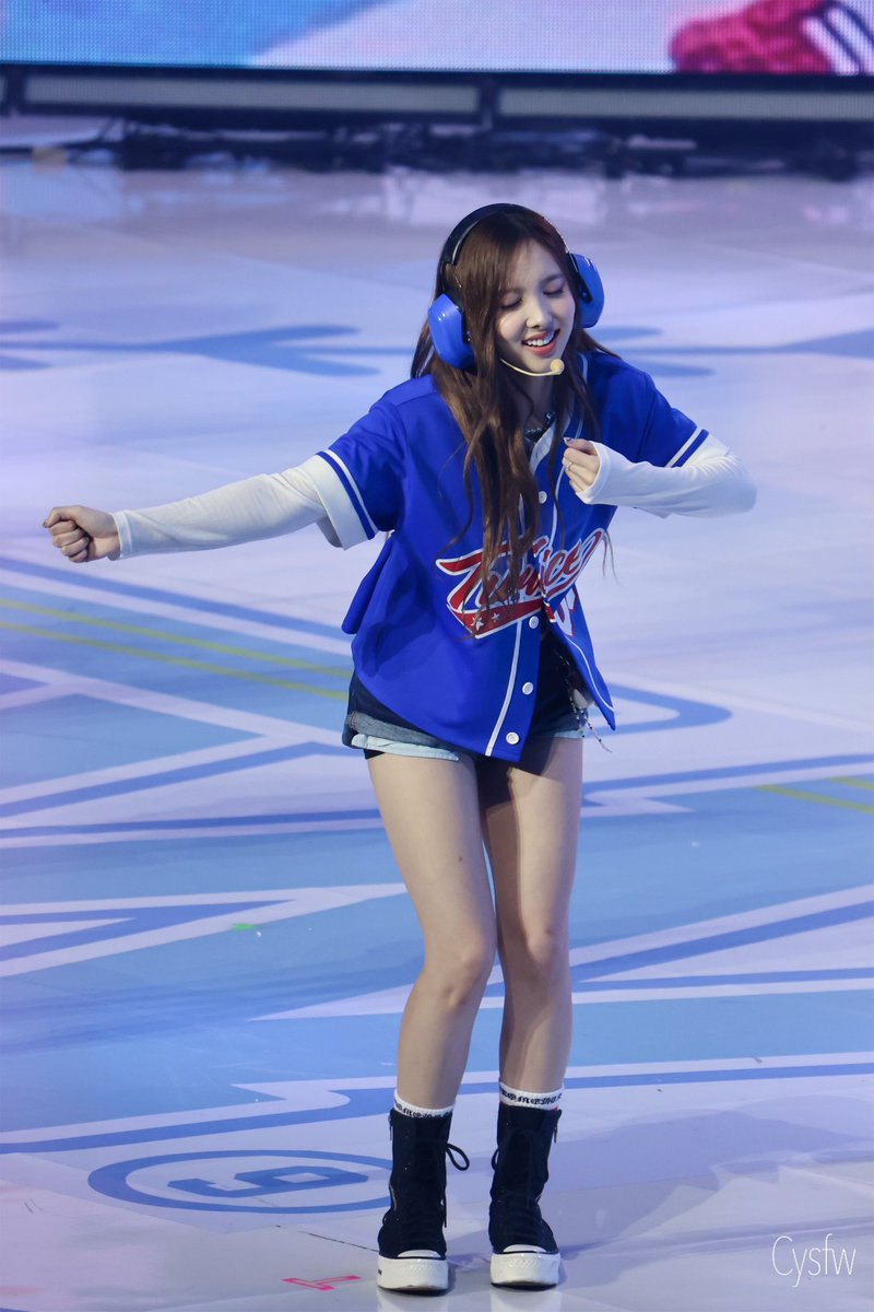 241020 HOME 9ROUND 팬미팅 HD

in her own world😂

#TWICE #트와이스 #NAYEON #나연 #TWICE_9TH_ANNIVERSARY