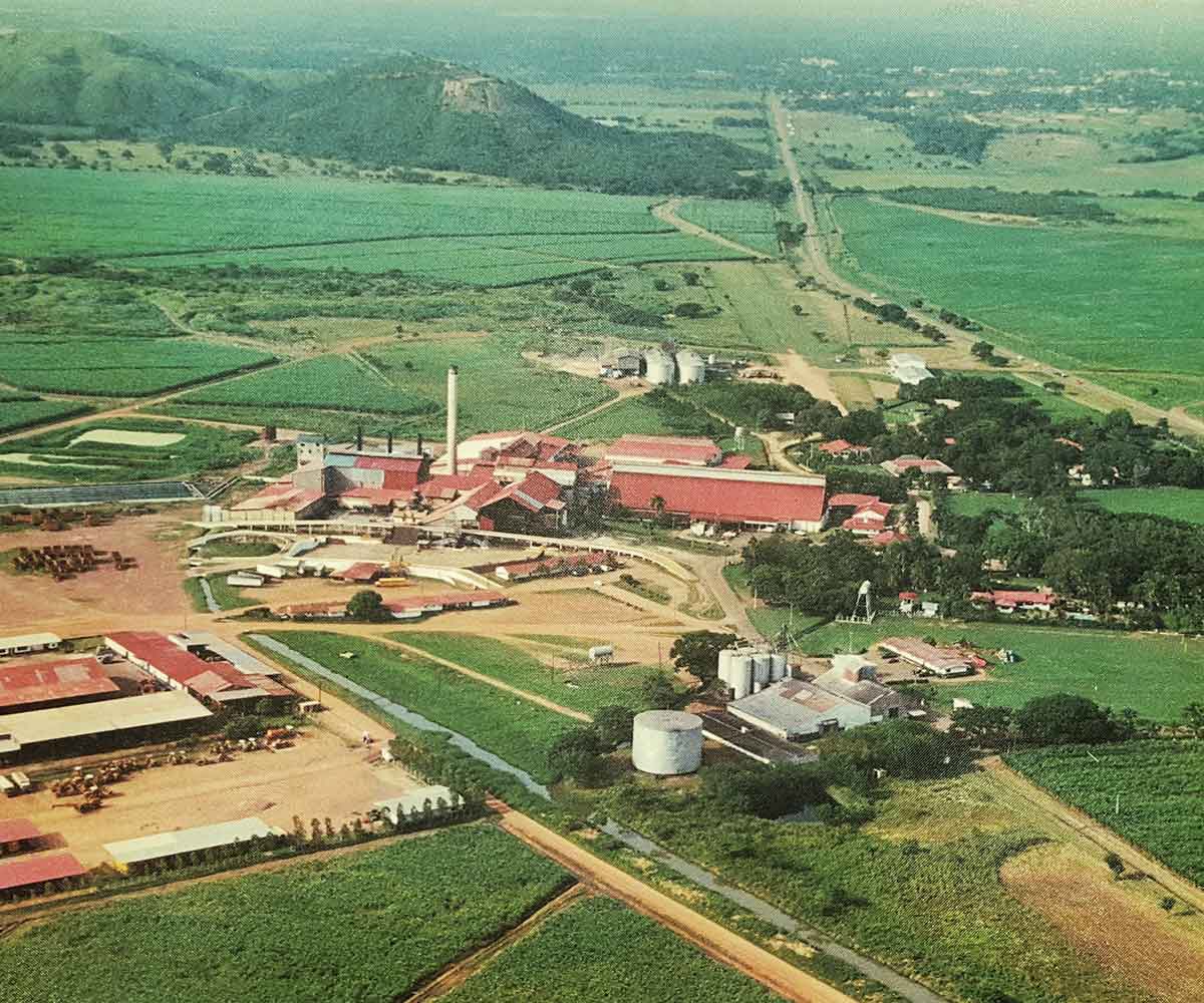 SirMickW's tweet photo. My Dad worked here in 1954. Lived here with my parents from 1954 till 1961 . Looks like this now . Ofelina Azucarera La Estrella in #Panamá https://t.co/MoGD2deCuP