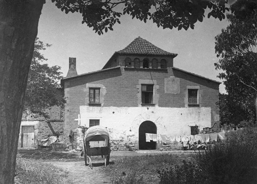 LCF666's tweet image. Avui fa 45 anys que es va inaugurar "La Masia" . Que mai oblidem d'on venim . #FCBlive