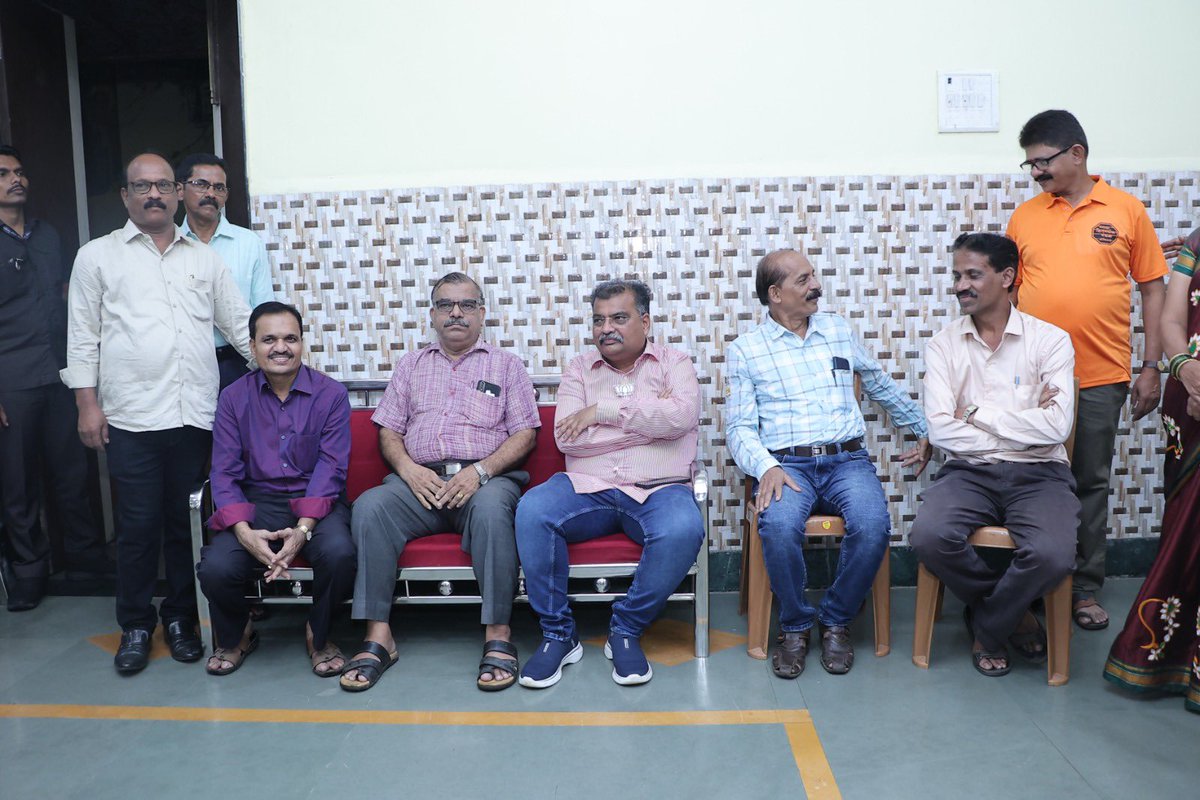 जागरूकता, शीतलता आणि सुंदरता यांच्या शांतिरूप समन्वयाची अनुभूती म्हणजे #KojagiriPaurnima ! #Dombivli पश्चिम येथील मराठा हितवर्धक मंडळाच्या वतीने कोजागिरी पौर्णिमा साजरी करण्यात आली. यावेळी उपस्थित राहून सर्वांना शुभेच्छा दिल्या.
#AaplaRavi