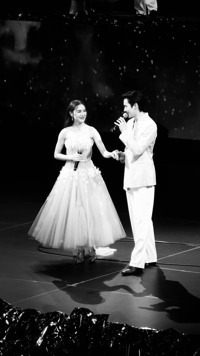 frn_sf's tweet photo. ส่งรูป #เก้าพีพี งานมีตไปหวีดกับเพื่อนผู้ชาย
เพื่อนบอก

แฟนมีต = งานแต่ง 
ค่าตั๋ว = เงินใส่ซองบ่าวสาว

คำตอบเพื่อนทำสมองไหลอยู่นะ บ้าจริงงงง 🫠🫠💕 https://t.co/2gPundK7d6
