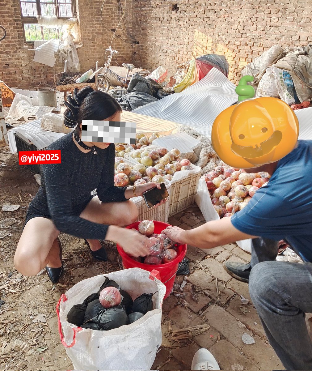 前几天外出 路过乡下的一片苹果园，就想着买点当地的苹果带回家，走进果园就一个大哥在这里看果园，就忍不住想搞点色色的事情，下面就是清儿开始的时候诱惑果园大哥的过程，后面更精彩，会持续更新！
 @luchu888   @ypzs888 https://t.co/dNFjg7304K