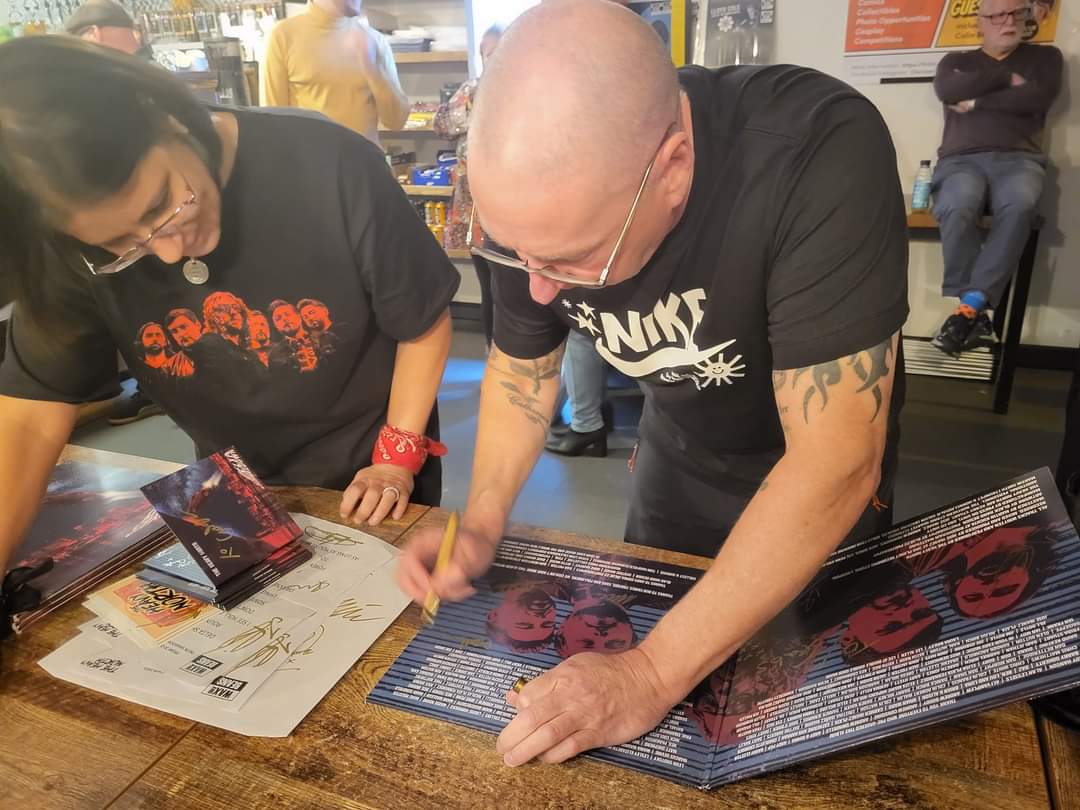 conga1878's tweet photo. The only person ever to ask me to sign something. I'm glad it was @gcje24 x https://t.co/9S9i9lyQg2