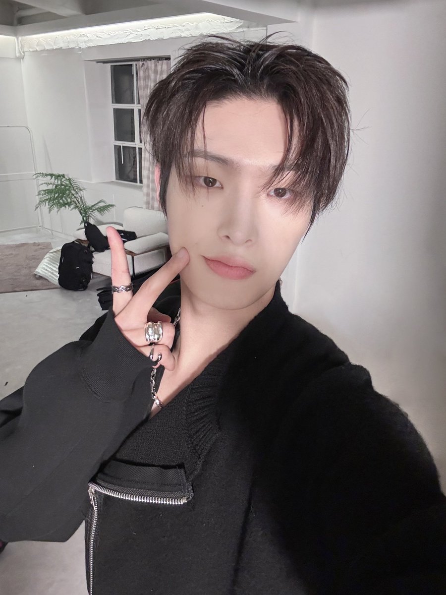 [📷] 비빔팝(BIBIM-POP) Behind Photo

무대부터 곡 작업 비하인드까지😎
진솔한 이야기로 가득 찬 #비빔팝
민기의 본업 천재 모먼트를
확인할 수 있었던 뜻깊은 시간🖤

#ATEEZ #에이티즈 #MINGI #민기