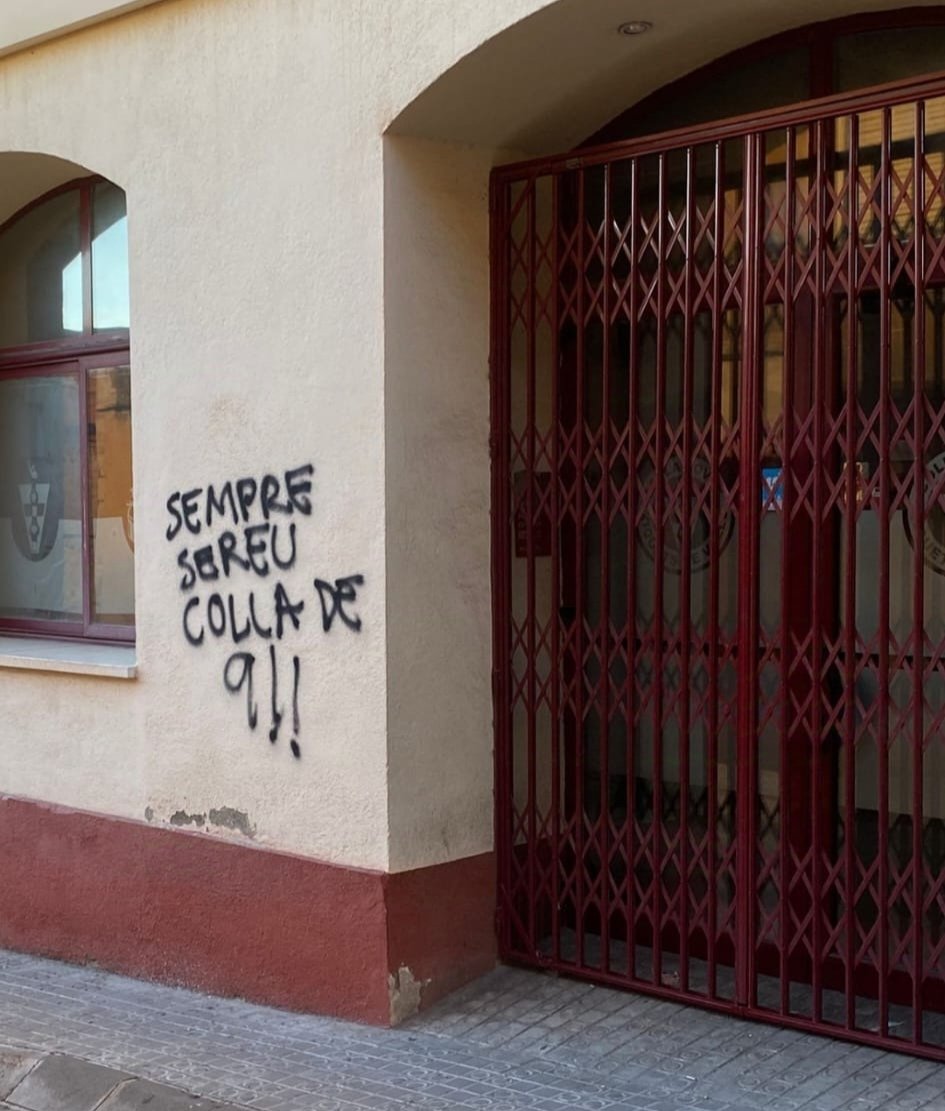 Heu millorat, enguany no pinteu polles al nostre local.

Si voleu guerra, en tindreu! TOTHOM a assaig i a plaça i a demostrar qui som la Colla Joves i del que som capaços quan menys s'ho esperen.

Actitud i orgull muixerrillo!

#castells