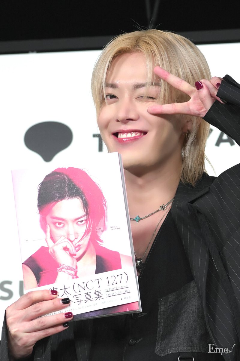 Emo_miu's tweet photo. 【#中本悠太(#NCT127 #YUTA)】
1stソロ写真集『今』発売記念📕🎊＜イベントレポ＞

💬「#桜田通 くんもすごく神社巡りとかが好きで、いつか行ってみようよって言われてて」

[▼撮り下ろし写真25枚📸]
🔗https://t.co/jMAwSMThMr

@BOOKS_GENTOSHA @NCT_OFFICIAL_JP #写真集_今 #유타 #NCT #Emomiu💜 https://t.co/0jrnZ7fKDG