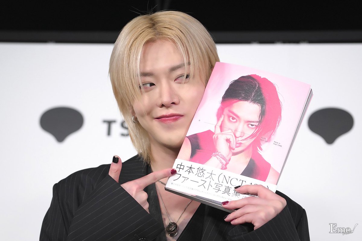 Emo_miu's tweet photo. 【#中本悠太(#NCT127 #YUTA)】
1stソロ写真集『今』発売記念📕🎊＜イベントレポ＞

💬「#桜田通 くんもすごく神社巡りとかが好きで、いつか行ってみようよって言われてて」

[▼撮り下ろし写真25枚📸]
🔗https://t.co/jMAwSMThMr

@BOOKS_GENTOSHA @NCT_OFFICIAL_JP #写真集_今 #유타 #NCT #Emomiu💜 https://t.co/0jrnZ7fKDG