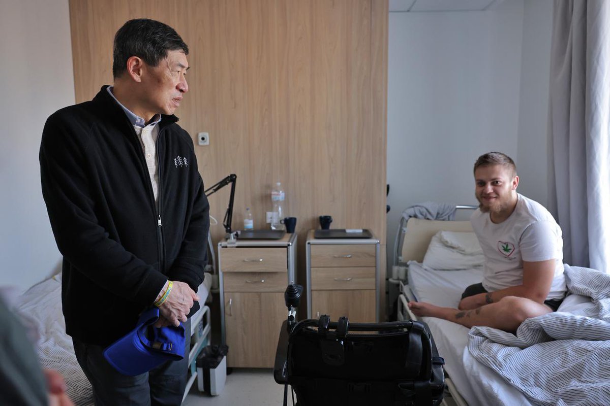 Visited UNBROKEN National Rehabilitation Center in Lviv to see their incredible work supporting Ukrainians with war-related trauma. <a href="/UNDP/">UN Development</a>, with funds from🇰🇷🇩🇪, aided the center by providing prosthetics equipment, establishing business &amp; educational hub, &amp; livelihoods initiatives.