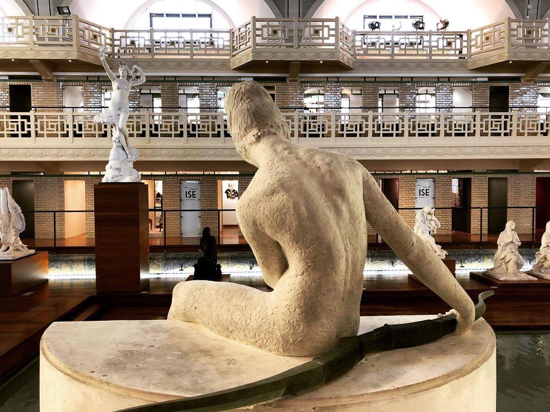 uncle'mo (@mauricedecroix) on Twitter photo Sébastien Michaut a réalisé cette photo qui traduit bien l'ambiance inégalable du Bassin du <a href="/MuseeLaPiscine/">La Piscine</a> #Roubaix avec ses rangées de cabines aux briques vernissées, les balcons art déco, les ouvertures de lumière; bien sûr les sculptures qui semblent monter la garde Sébastien Michaut a réalisé cette photo qui traduit bien l'ambiance inégalable du Bassin du <a href="/MuseeLaPiscine/">La Piscine</a> #Roubaix avec ses rangées de cabines aux briques vernissées, les balcons art déco, les ouvertures de lumière; bien sûr les sculptures qui semblent monter la garde