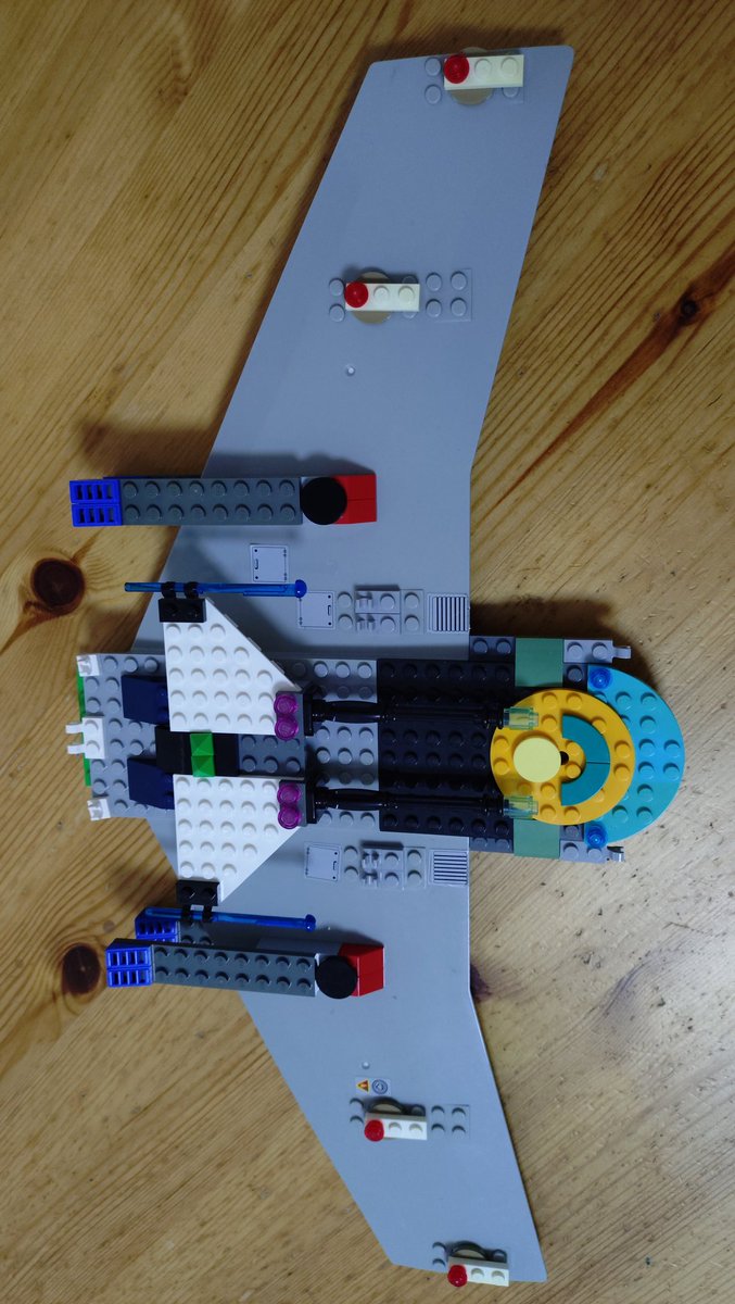 TweetJard's tweet photo. The Stalwart Flash, Flagship of the White Lord of the Void.

#lego #spaceship https://t.co/wmWUUzyMeC