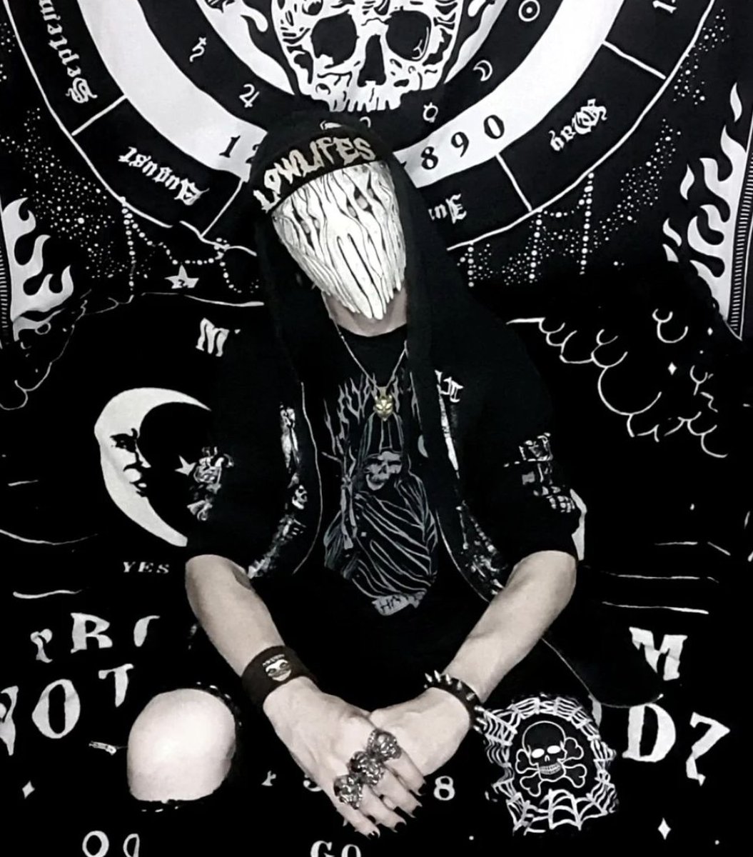 AussieRabbit13's tweet photo. This lowlife might just like alotta black @classiclowlife and @District13Cloth #charlieclassic #District13ClothingCo #charlieclassic #District13ClothingCo #lowlifes #lowlifesfamily https://t.co/7wu8bwhE1z