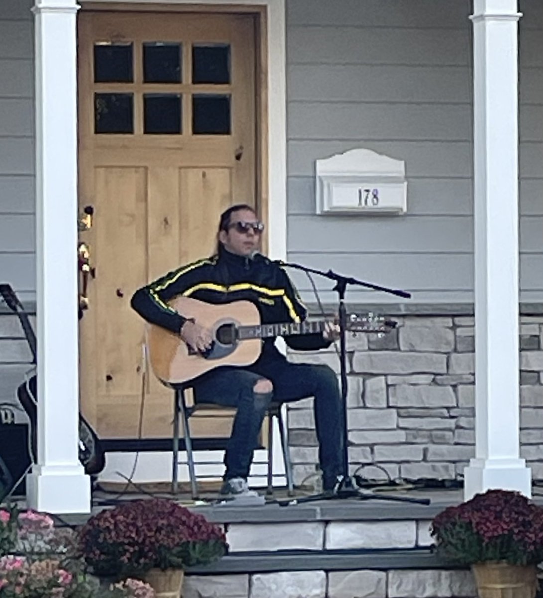 blisstique's tweet photo. Porchfested.!! Was nice to be back in my hometown. Thx #CranfordNJ ✌️ https://t.co/bHSoZVtGcy