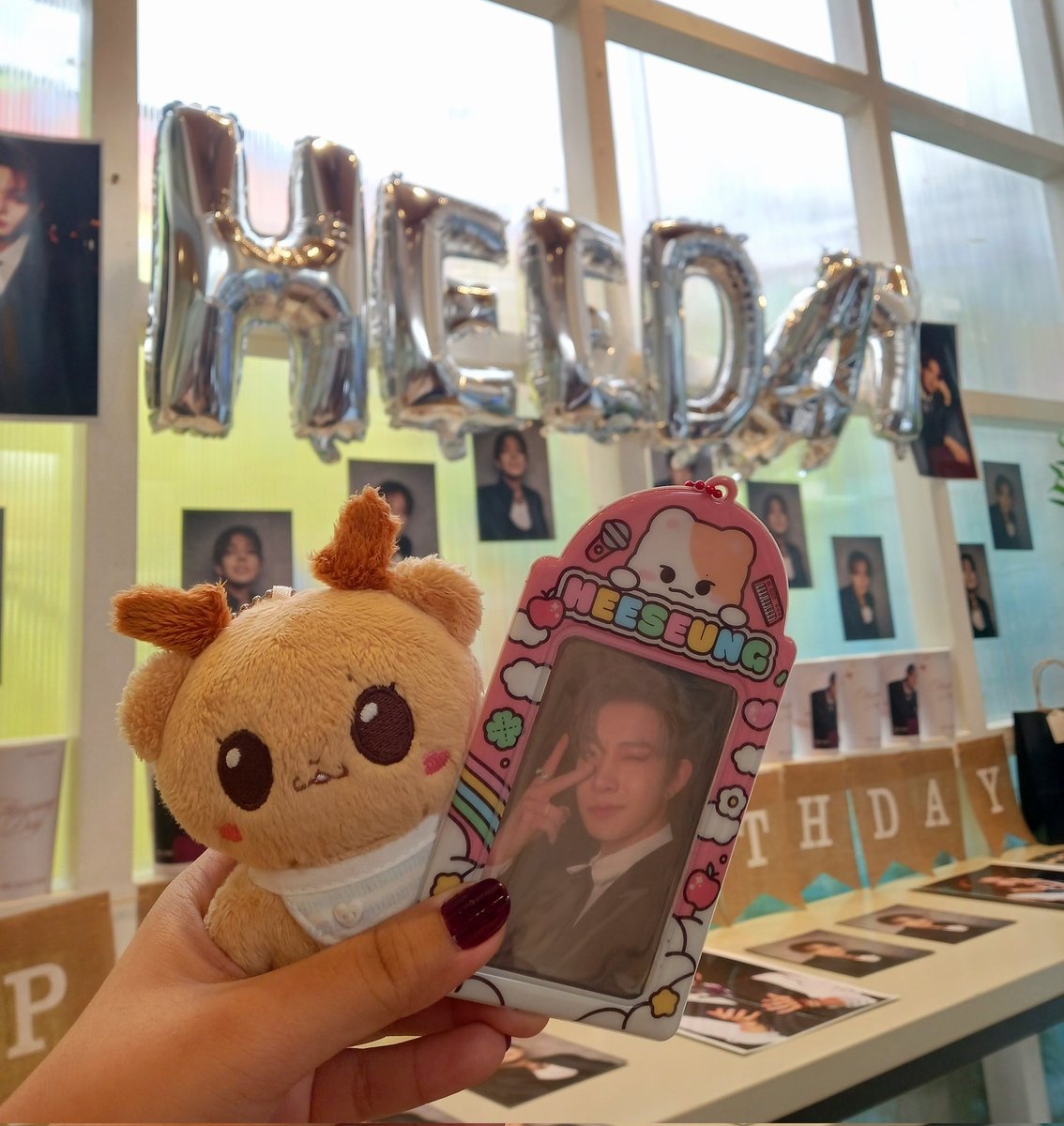 attentionhee's tweet photo. celebrated heeseung's birthday yesterday ❣️ as always, thank you for this hee cse @allforenhaph ♡ dami ko freebies, nanalo pa sa raffle ><

#InLoveWithHee https://t.co/NR6klelm9e