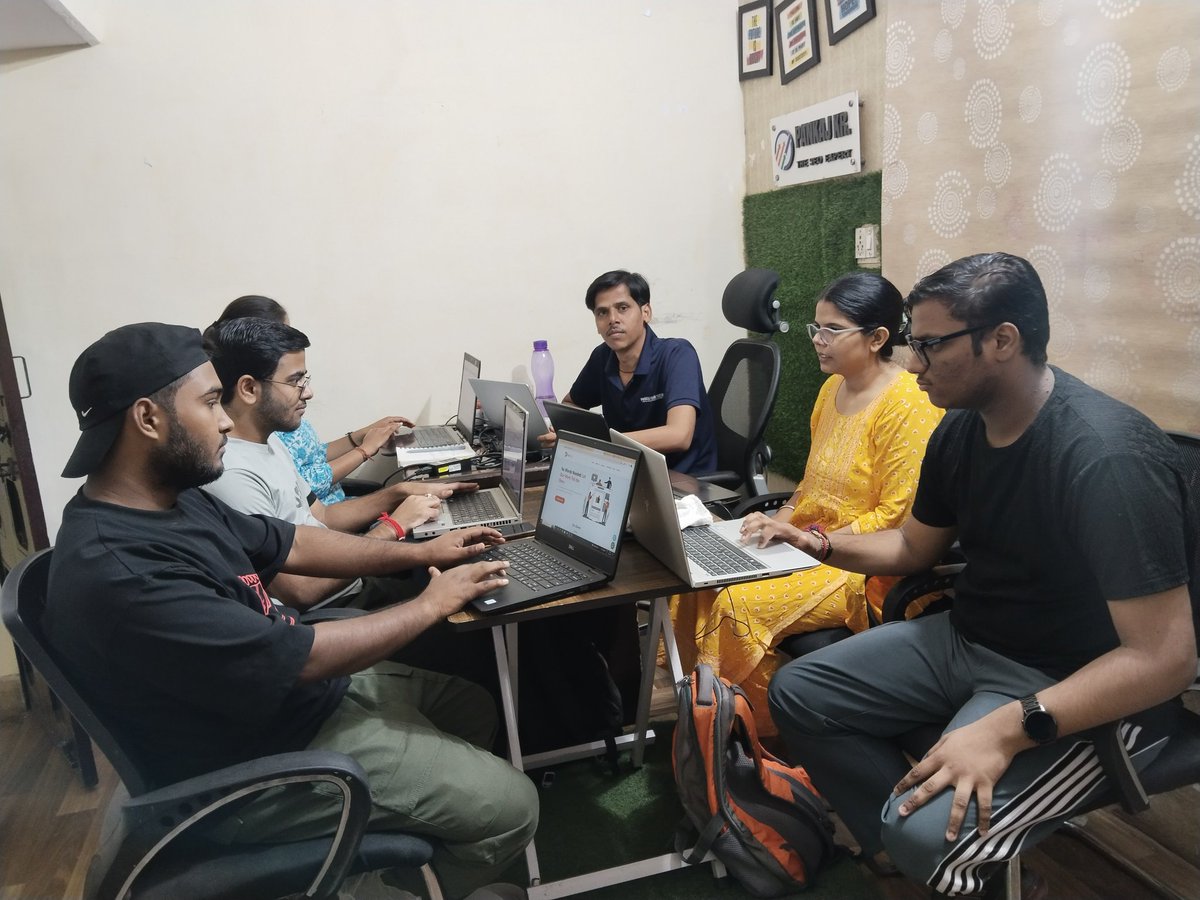 seopankajkumar's tweet photo. 🌟 Step into the heart of Pankaj Kumar SEO Institute – where passion for SEO turns into mastery! 

Join us and transform your digital future today! 🌐

#PankajKumarSEO #SEOClassroom #SEOTrainingInstitute #DigitalMarketing #SEO #SEOcourse https://t.co/6mVRPwfKpF