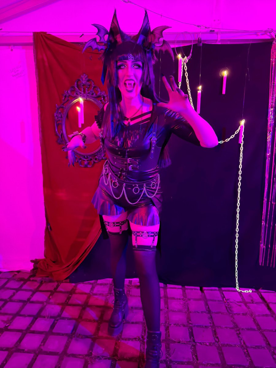 Erza_Cosplay's tweet photo. Yesterdays outfit for @kaizoku ❤️
#catgirl #goth #gothic #halloween #gothgirl #catears https://t.co/DpsHyRoTju