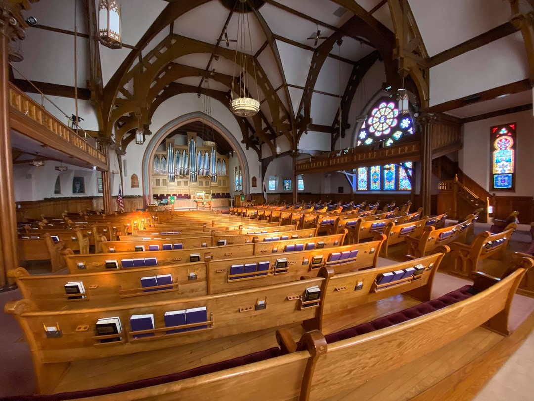 pcusabingewatch's tweet photo. First Presbyterian #Saginaw #Michigan sanctuary with sunlight streaming though stained glass to communion table. Ceiling in view. 
#sanctuarySunday 
#Presbyterian #pcusa @SynodCovenant #stainedglass #stainedglassSunday @PresbyHistory #ceilingsonSunday #ceilingSunday #architecture https://t.co/kgu6EEaYDU