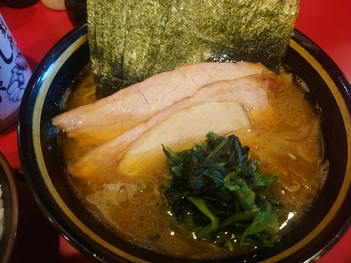 tocchi105's tweet photo. 魔神が生まれたこのお店！笑

日曜日の稲葉家です✌️
シンプルに食べようってことで、
めずらしい画ですね？笑
最近アッサリ目の傾向ですけど
皆さんどうですかね？
風味増してよくないですか？👍
稲葉家は個人的に
重さより風味と香り🤤
軽いのに奥深い！
これぞ！🫰
美味かった😋
ご馳走様でした✌️ https://t.co/dvsxyS44dq