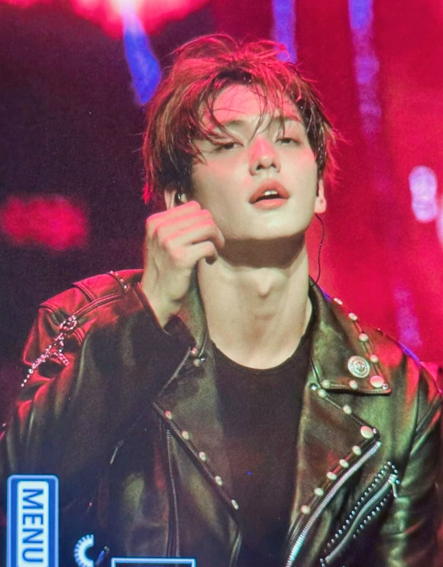 AboutMusicYT's tweet photo. TXT's Soobin puts the S in stuns on stage. https://t.co/nl2dNonNxK