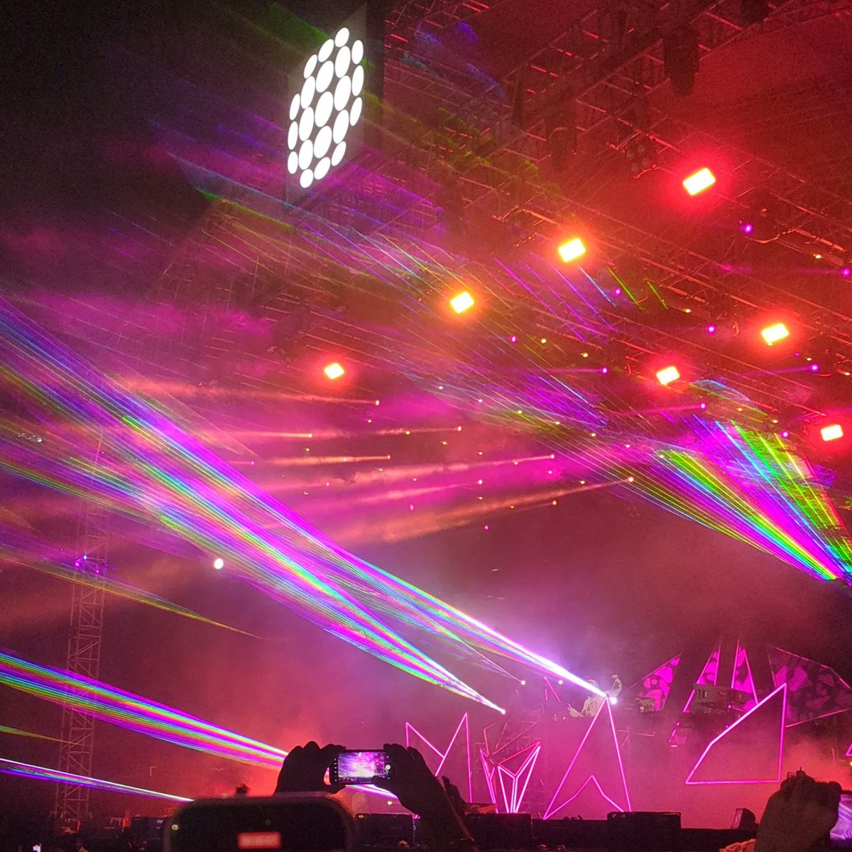 AdityaBaliwant's tweet photo. OMG, Absolute rager by Alan Walker at Sunburn Mumbai 24
#alanwalkerlive #Sunburn https://t.co/yP2PBnV1EJ