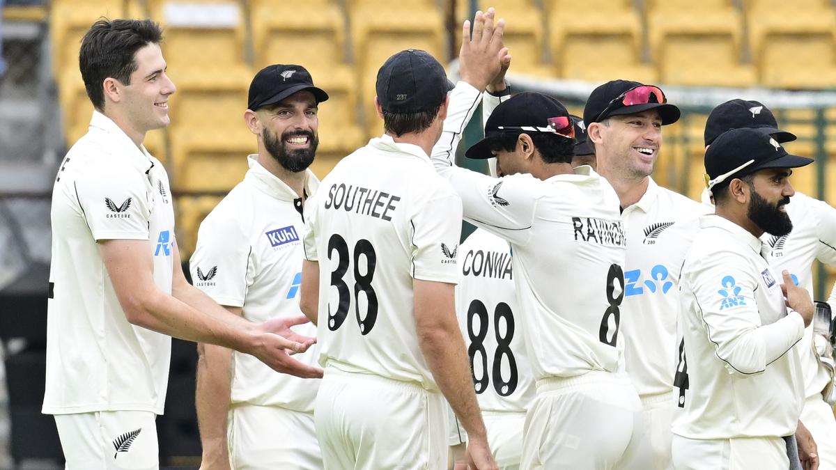 Ind v/s Nz Test मुकाबले में न्यूजीलैंड ने 8 विकेट से जीत हासिल की

न्यूजीलैंड ने 36 साल बाद भारतीय धरती पर टेस्ट जीत हासिल करी

#INDvsNZ
#IndiaVsNewZealand
#IndiaVsNewZealandTest