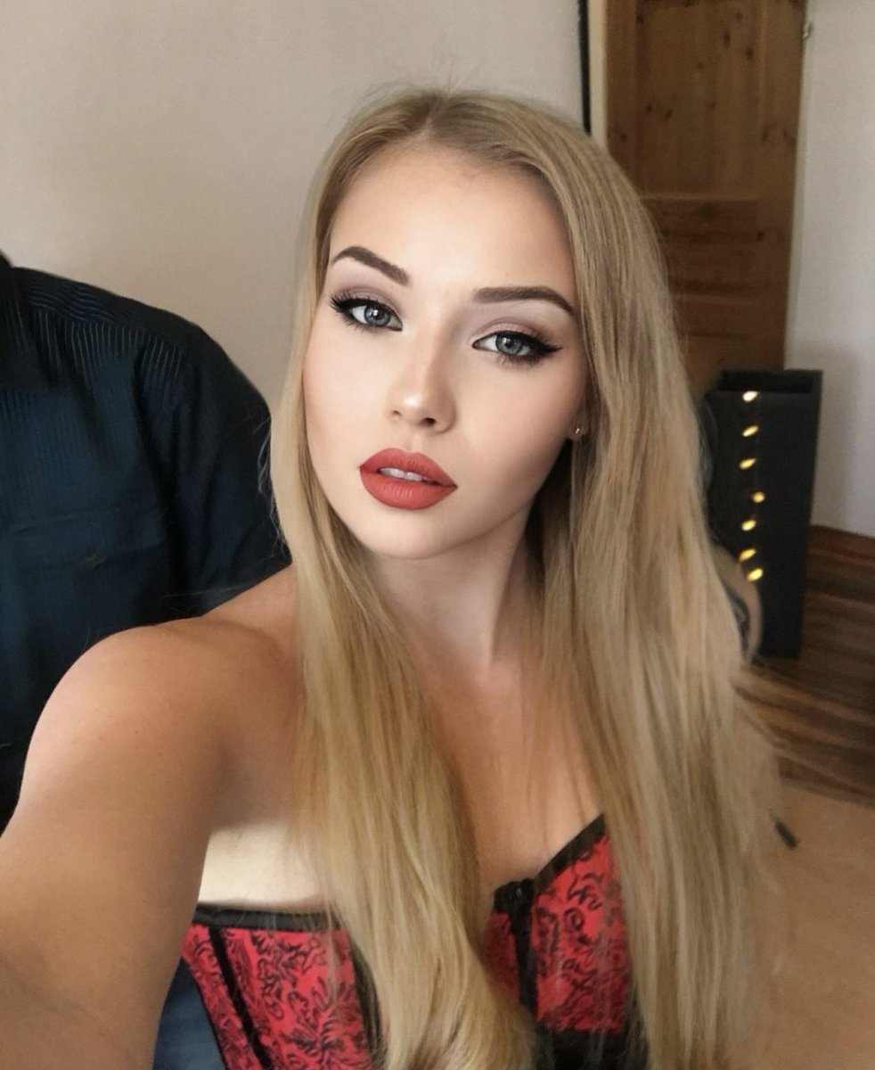 photoshooooting time 📸😍

#blonde #petite #beauty #austria #photoshoot #longhair #german #underwear #lingerie