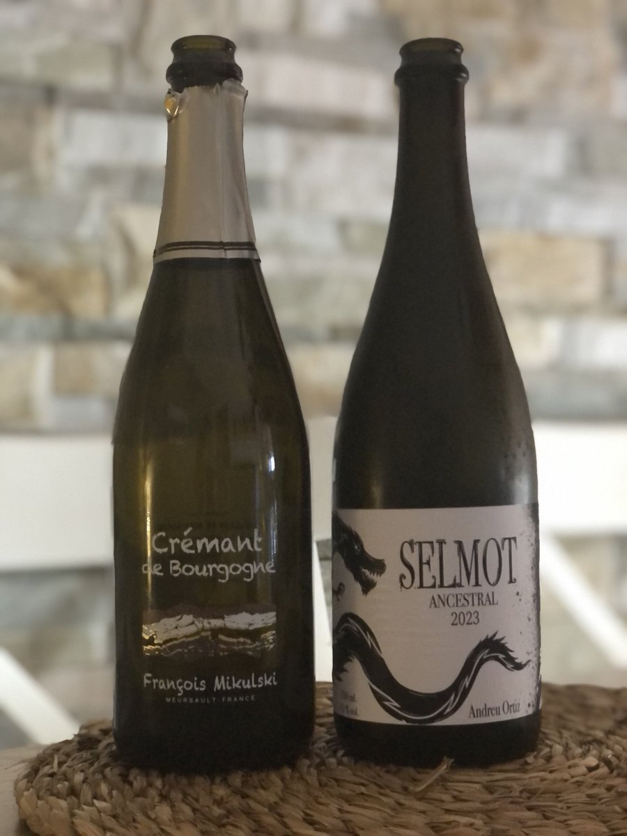 Daniwines86's tweet photo. Buenos espumosos de terroir singular 🥂 @cellerninortiz @domainemikulski 

#espumosos #burbujas #cremant #ancestral #terroir #catadevinos #somm #tast #vinos https://t.co/HMTCjCWBHR