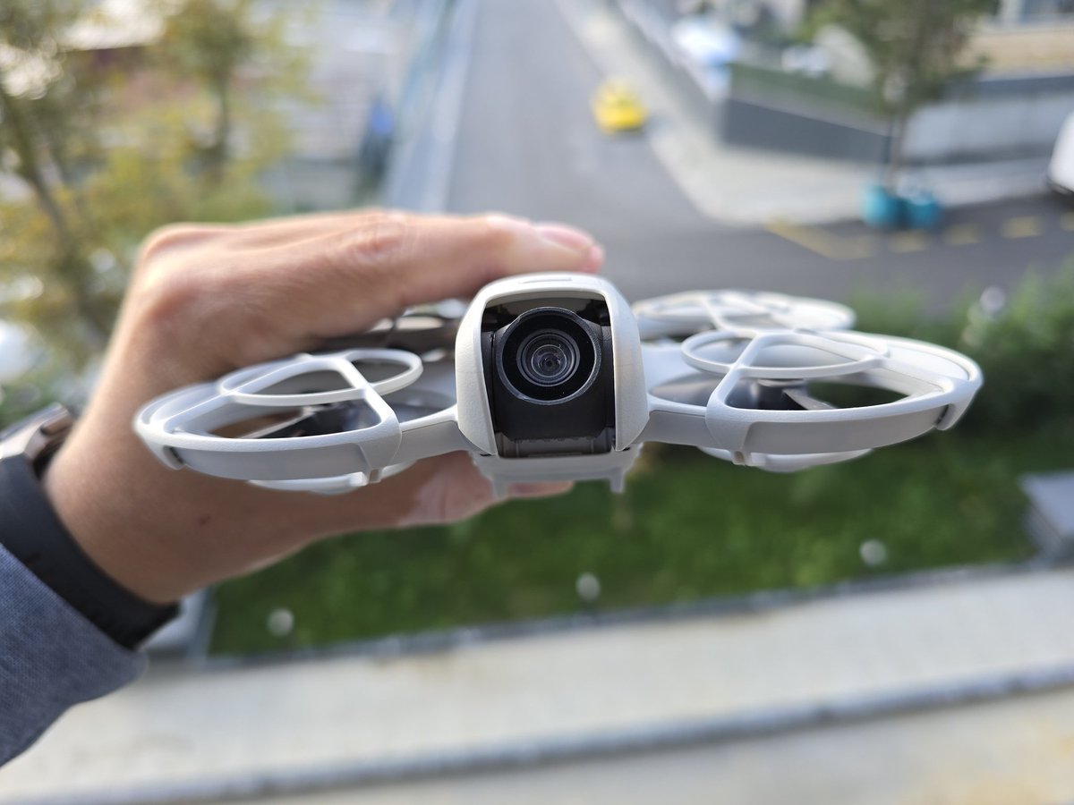 Merak ettiğim ve drone kullanmayı kolay hale getireceğini düşündüğüm DJI Neo'yu deneyimlemeye başladım. Güzel bir video gelecek bu urünle ilgili. Cihazı temin eden <a href="/AHMETKOSE_TR/">AHMET KÖSE</a> 'ye teşekkür ederim.