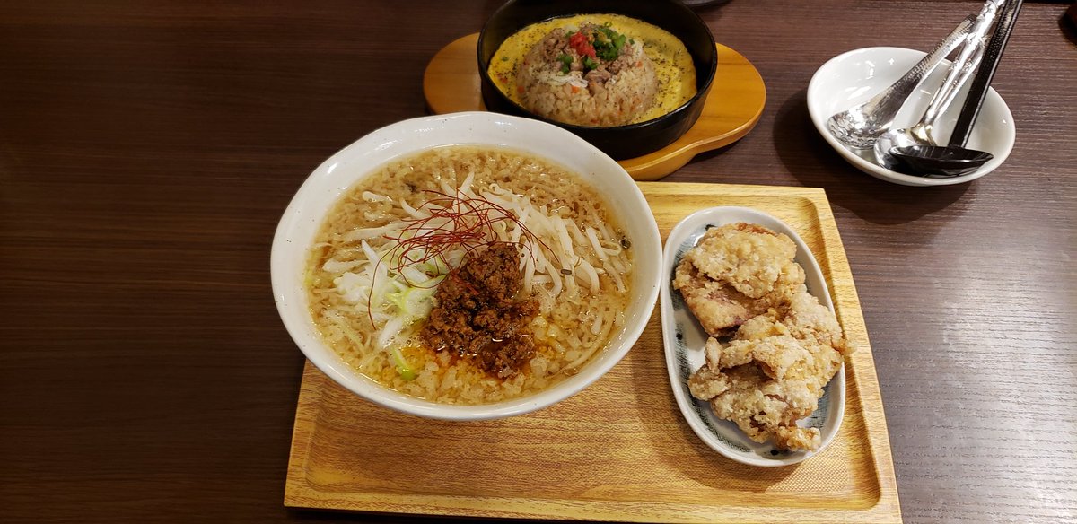 discoDJdmx's tweet photo. へぃ。今夜。17時半に？麺と雫牛久店。みそラーメン🍜🍥中盛り。鉄板炒飯。から揚げW。1716円。夜だから？軽めに？しといたわ。
#麺と雫牛久店
#みそラーメン🍜🍥
#鉄板炒飯
#から揚げ
#まっちゃんが行く https://t.co/qOu0Cj7LsT