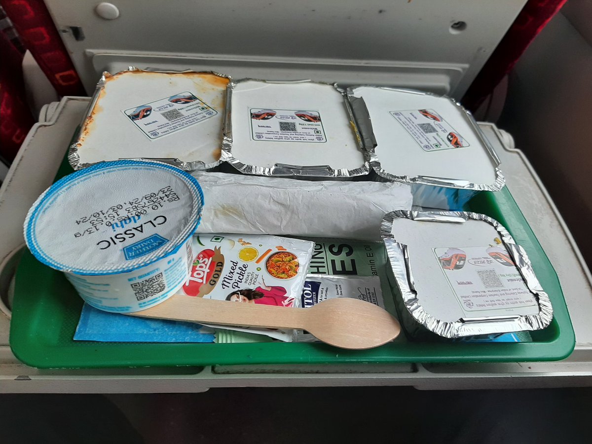 BeKindHelps's tweet photo. They have quite impressive but time to improve much better.
#IndianRailways
#Food_Quality https://t.co/EbLnl8Mp4c