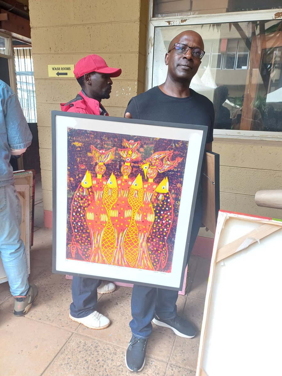 GWoodthinks's tweet photo. Fresh from a prize winning display  @BanksideGallery in #London Mbugua Kimani lining up to register @AffordableArtKE annual  #art show in #Nairobi #Kenya. Check it out next weekend @MuseumSociety https://t.co/cejirKJaYT